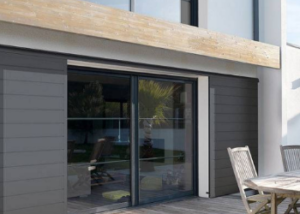 volet coulissant aluminium dans maison moderne